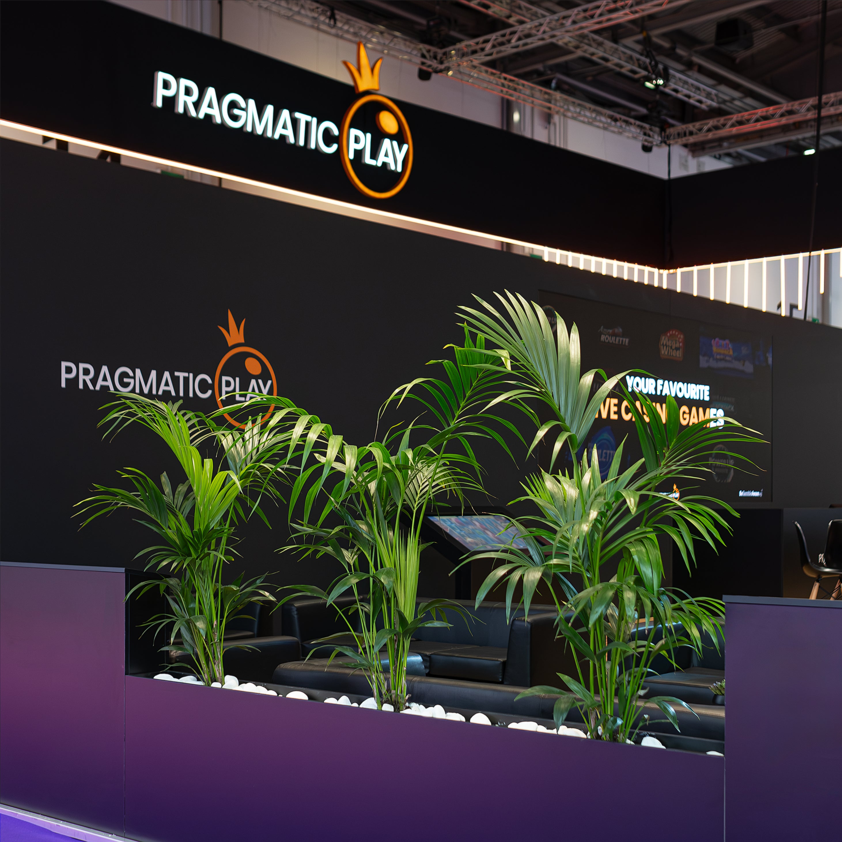 The Pragmatic Play booth at ICE London Exhibition is accented with an array of lush greenery designed by our event florists to provide a sense of vitality and freshness to the gaming brand's sophisticated presentation space.